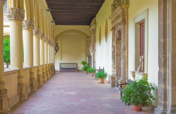 GRANADA, ESPANHA - 29 de maio de 2015: O átrio da igreja Monastério de San Jerônimo . — Fotografia de Stock