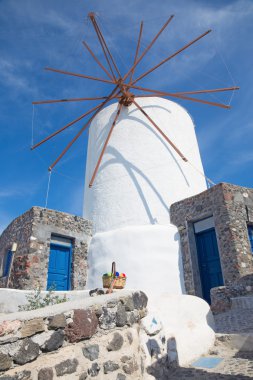 Santorini - ailse ve yel değirmeni Oia.