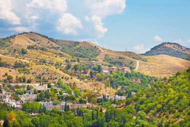 Granada - Alhambra kaleden Abadia del Sacromonte Albayzin ilçe üzerinde görünüm.