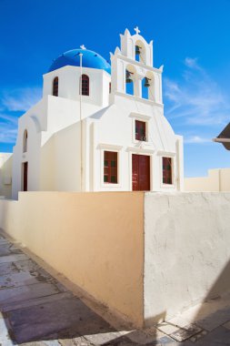 Santorini - Oia genellikle beyaz mavi kilisede.