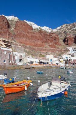 Santorini, Yunanistan - 5 Ekim 2015: Oia liman akşam ışık.