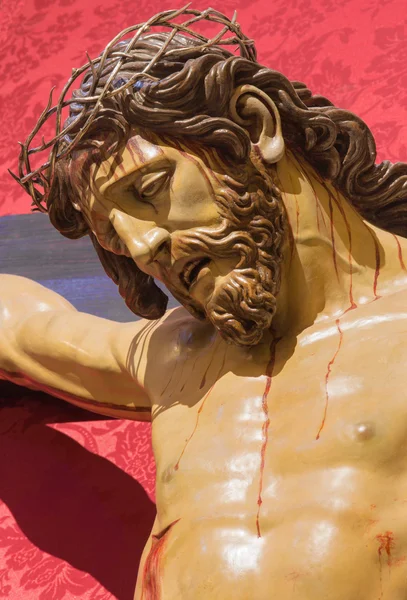 Granada, spanien - 30. Mai 2015: die kreuzigungsstatue in der kirche iglesia del sagrario. — Stockfoto