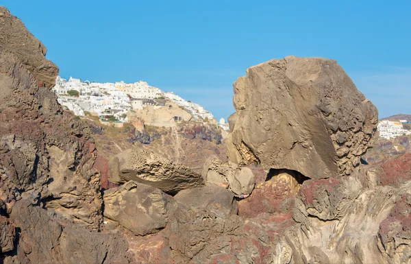 Santorini - The look to Oia across the pumice boulders. — Stock Photo, Image