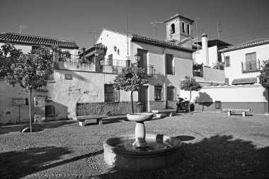 Granada, İspanya - 31 Mayıs 2015: Küçük squer Albazyin Plazeta Carniceros.