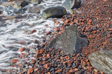 Santorini - pemza dalga kırmızı plaj detay .