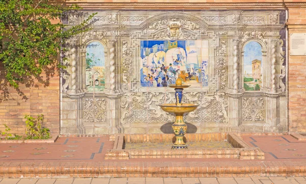 SEVILLE, SPAIN - OCTOBER 28, 2014: The one part of The tiled 'Province Alcoves' along the walls of the Plaza de Espana (1920s) realized by Domingo Prida. Festal procession in Sevilla. — 스톡 사진