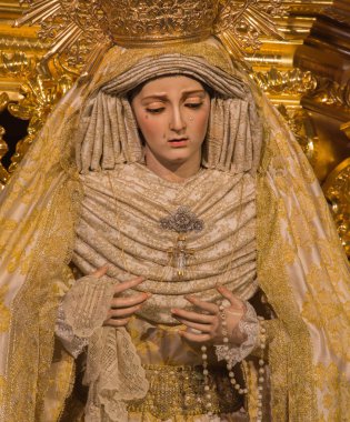 Malaga, İspanya - 31 Mayıs 2015: Bilinmeyen sanatçı tarafından kilise Iglesia del Santiago Apostol'da ağlayan Meryem Ana'nın geleneksel vested heykeli.