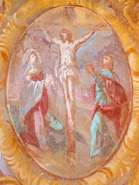 BANSKA STIAVNICA, SLOVAKIA - FEBRUARY 20, 2015: The Crucifixion fresco in the middle church of baroque calvary by Anton Schmidt from years 1745. — Stockfoto