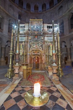 Kudüs, İsrail - 4 Mart 2015: Kutsal Mezar Bazilikası'ndaki Golgotha'daki İsa'nın Mezarı veya Calvary Tapınağı.