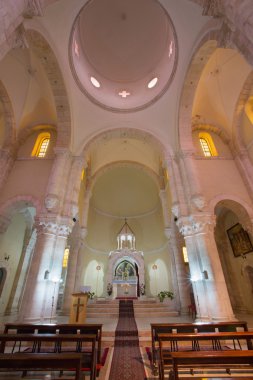 Kudüs, İsrail - 4 Mart 2015:Via Dolorosa'daki istasyonlardan biri olarak Spazm Our Lady Ermeni Kilisesi'nde nef.