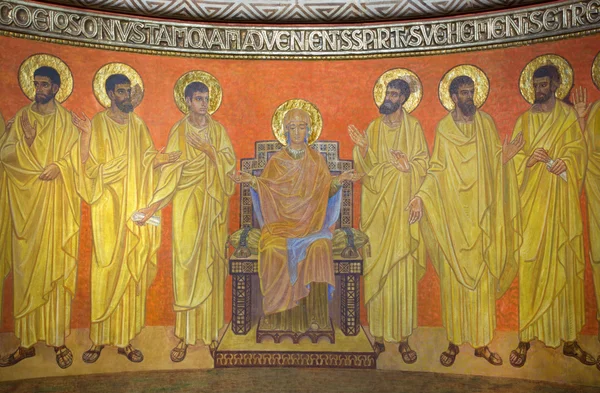 JERUSALEM, ISRAEL - MARCH 3, 2015: The of Virgin Mary among the apostles in the crypt apse of Dormition abbey by unknown artist of 20. cent. — Stok fotoğraf