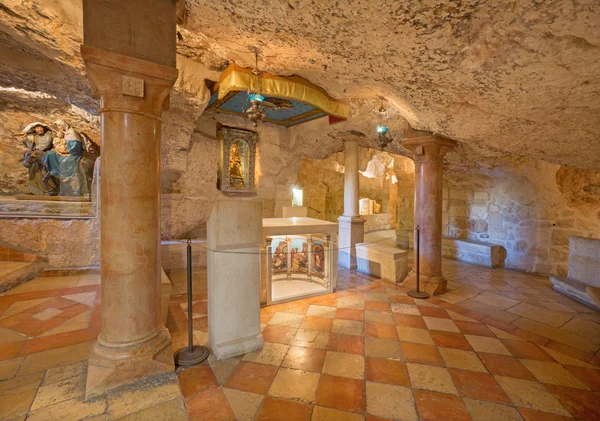 BETHLEHEM, ISRAEL - MARCH 6, 2015: The cave of "Milk Grotto" chapel. — Stock Photo, Image