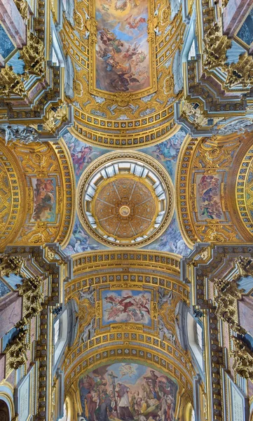 ROME, ITALY - MARCH 25, 2015: The ceiling of baroque church Basilica dei Santi Ambrogio e Carlo al Corso. — 图库照片