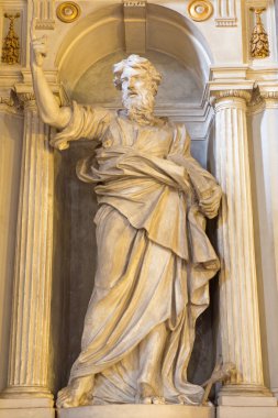Roma, İtalya - 26 Mart 2015: Heykeltıraş Paolo Naldini'nin Aziz Paul'un heykeli (1619 - 1691) Chiesa di San Marino ai Monti kilisesinde.