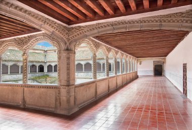 AVILA, İspanya, Nisan - 19, 2016: The atrium in Real manasterio de Santo Tomas.