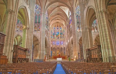 PARIS, FRANCE - 16 Haziran 2011: Saint Denis Katedrali 'nin nave' i - ilk gotik kilise.