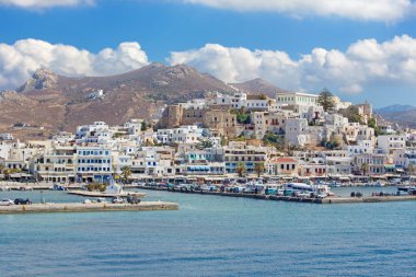 CHORA, GREECE - 6 Ekim 2015: Ege Denizi 'ndeki Naxos adasındaki Chora (Hora) kasabası.