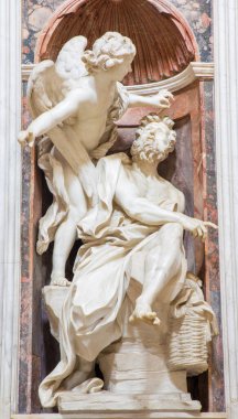 ROMA, İtalya - 9 Mart 2016: Raffaello da Montelupo 'nun Elçi Elijah mermer heykeli (1522) Kilisedeki Chigi Şapeli Santa Maria del Popolo Kilisesi' nde.