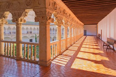 SALAMANCA, İspanya, APRIL - 18, 2016: The atrium of Convento de las Duanas.