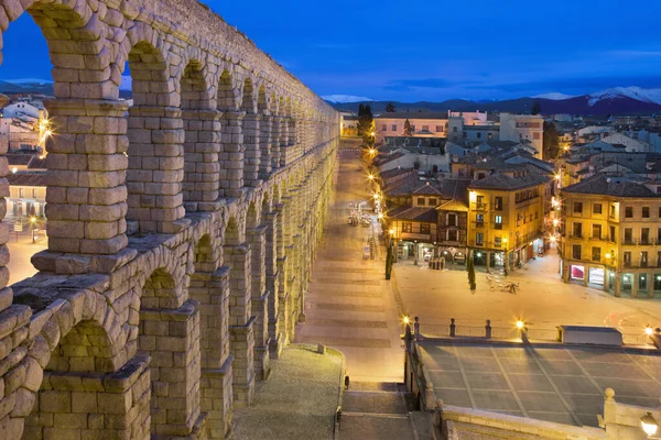 Segovia Spain April 2016 Aqueduct Naquvia Plaza Del Azoguejo Dusk — 图库照片