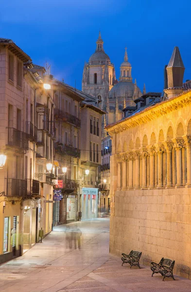 Segovia Spanje April 2016 Calle Juan Bravo Straat Kathedraal Achtergrond — Stockfoto