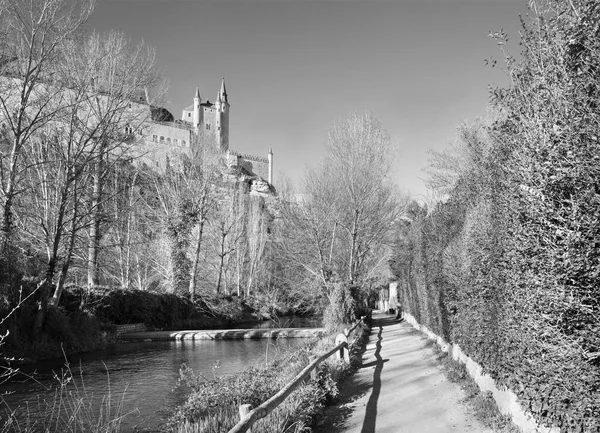 Segovia Castello Alcazar Sul Rio Eresma — Foto Stock