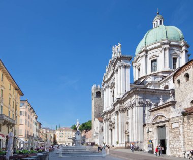 BRESCIA, İtalya - 20 Mayıs 2016: Dom (Duomo Nuovo ve Duomo Vecchio).