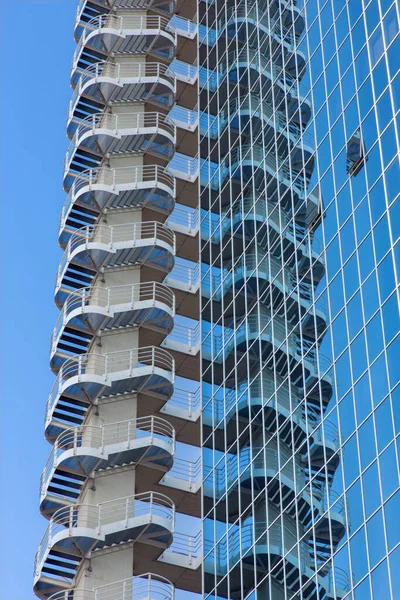 Brescia Detalle Fachada Cristal Moderno Con Las Escaleras —  Fotos de Stock