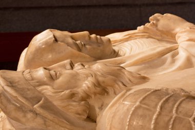 AVILA, İspanya, Nisan - 19, 2016: Real manastırı de Santo Tomas kilisesindeki mezar ayrıntıları.