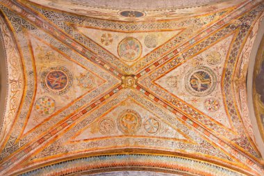 BRESCIA, İtalya - 20 Mayıs 2016: 13. sentten Gotik tavan freski. Duomo Vecchio 'daki The Four Evangesists' in sembolik....