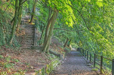 Brescia - Şatonun altındaki park