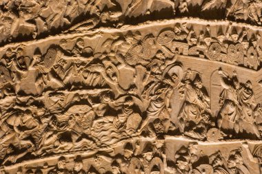 Roma - Trajan 'ın sütununun gece detayları.