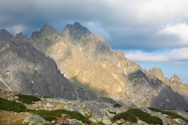 High Tatras - Zbojnicka dağ evinin Lomnicy tepesi