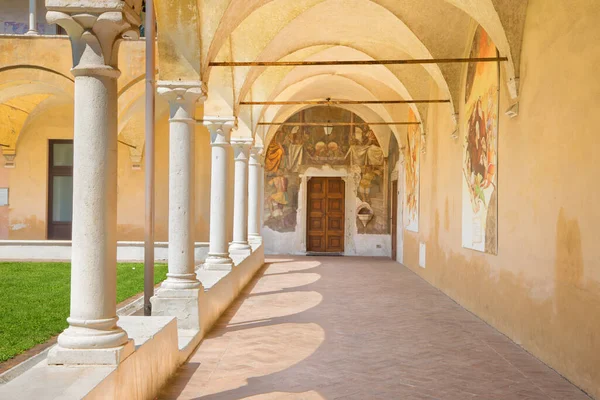 BRESCIA, İtalya - 21 Mayıs 2016: Rönesans freski ile Chiesa del Santissimo Corpo di Cristo Kilisesi.