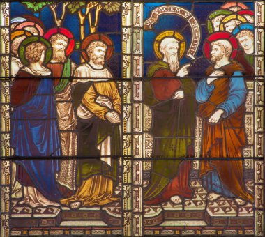 Roma, İtalya - 9 Mart 'ta. 2016: St. Paul 'un St. Peter ile çatışması, çalışma odası Clayton and Hall' daki All Saints Anglikan Kilisesi 'nin mozaik camında (19cent..).