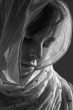 Genç kızın kederi - portre