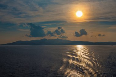 Yunanistan - Kiklad adaları arasında gün batımı