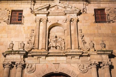 SALAMANCA, İspanya, APRIL - 17, 2016: Rönesans - Barok (plateresk) Kilisesi Iglesia de San Marin Geçidi (1586)).