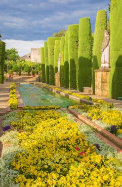 CORDOBA, İspanya - 25 Mayıs 2015: Alcazar de los Reyes Cristianos Sarayı Bahçeleri.