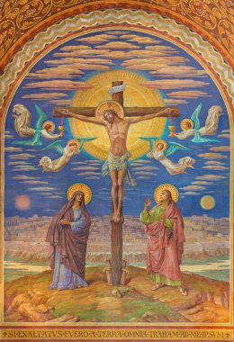 BERLİN, GERMANY, FEBRUARY - 14, 2017: The Fresco of Crucifixion in Herz Jesus church by Friedrich Stummel and Karl Wenzel 19 'un sonundan itibaren ve 20 cent' in başından itibaren..