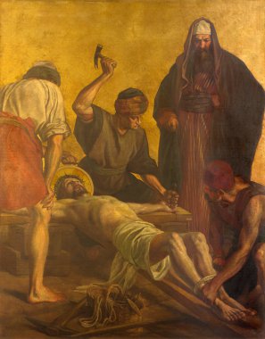 BERLİN, ALMANY, FEBRUARY - 16, 2017: Metal plakadaki boya - İsa, Philipp Schumacher (1907 - 1915) tarafından St. Matthew kilisesinde çarmıha gerildi.).