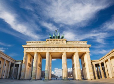 BERLİN, ALMANY, FEBRUARY - 13, 2017: sabah ışığında Brandenburg Kapısı.