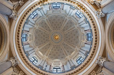TURIN, ITALY - 14 Mart 2017: Mimar Filippo Juvarra 'nın kilise bazilikası di Superga (1715)).