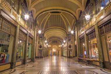 Torino - Geceleri alışveriş galerisi.