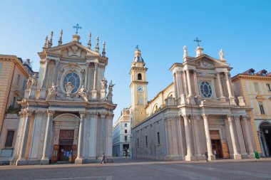 Torino - San Carlo Meydanı ve Santa Cristina ve Sant Carlo (sağda).