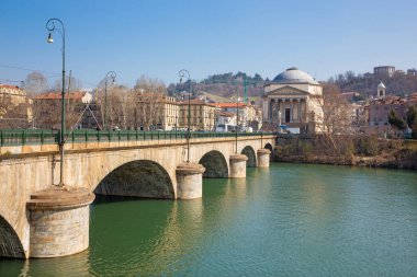 Torin - Köprü Vittorio Emaneule I ve kilise Chiesa della San Madre di Dio.