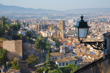 Granada - Katedrali olan şehrin görünüşü