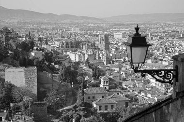 Granada - Katedrali olan şehrin görünüşü