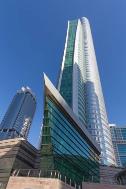 DUBAI, BAE - 22 Mart 2017: Taisei grubu tarafından inşa edilen gökdelen Almas Kulesi.