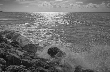 Tel Aviv, arka plandaki dalgalanma..